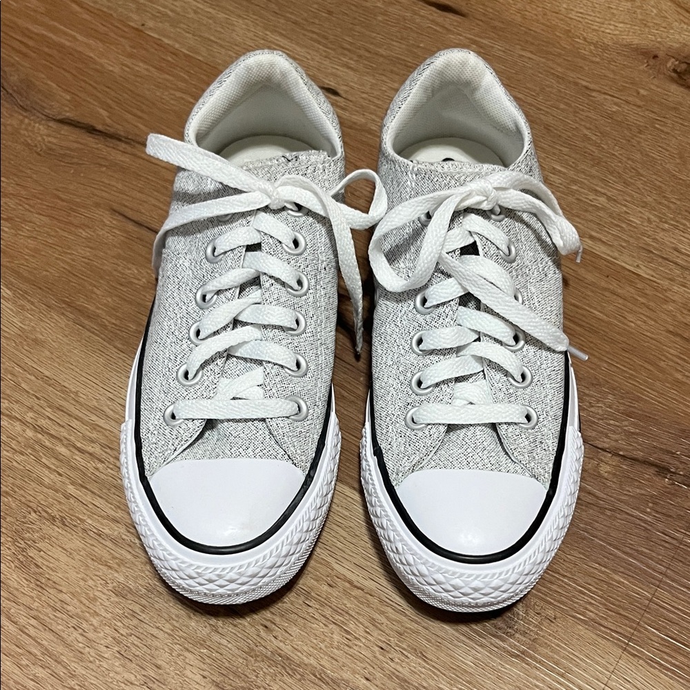 Converse heathered gray lo top sneakers, NWOT, size 7